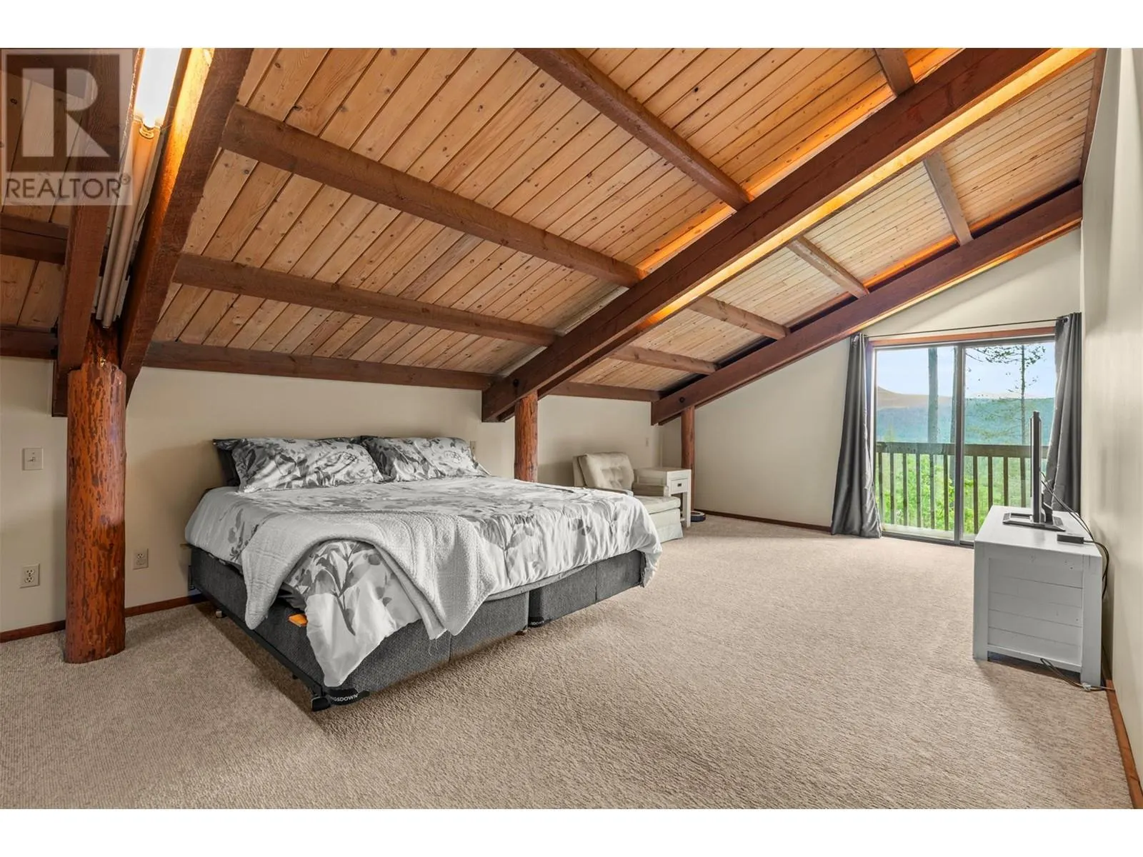 1099 Enderby Mabel Lake Road