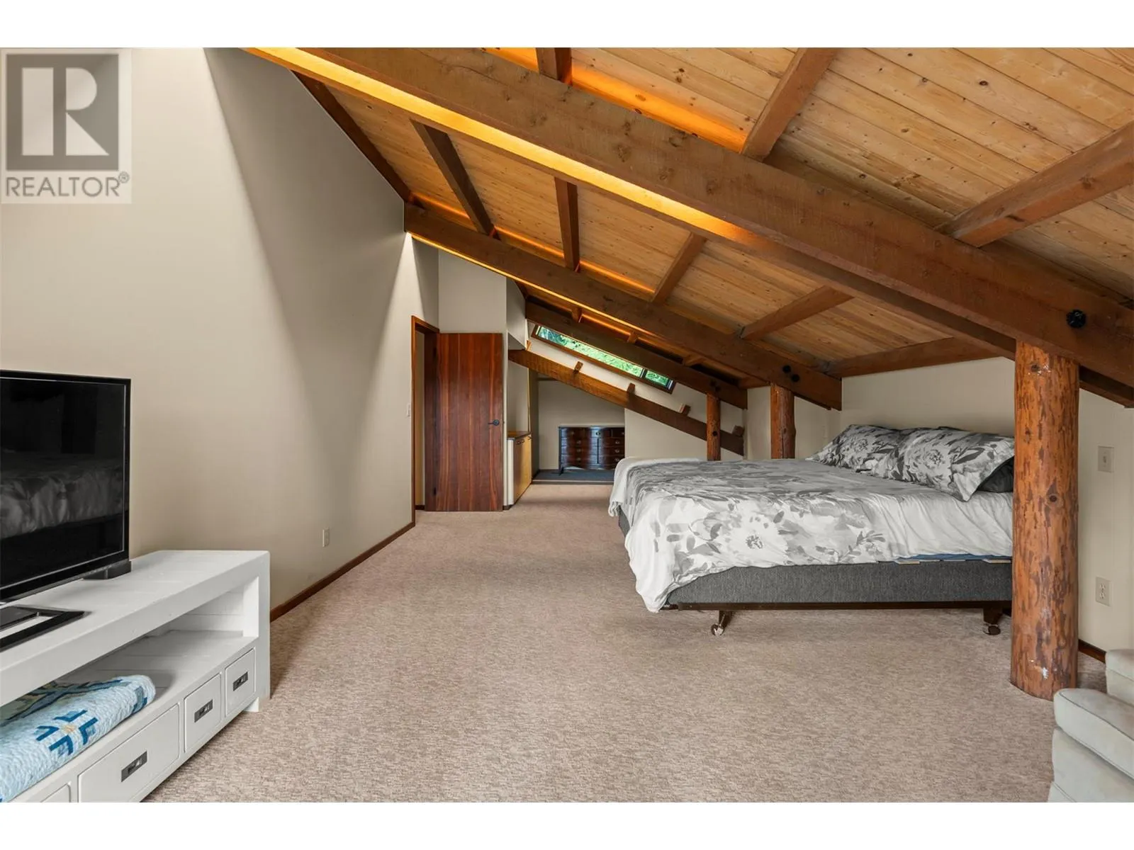 1099 Enderby Mabel Lake Road