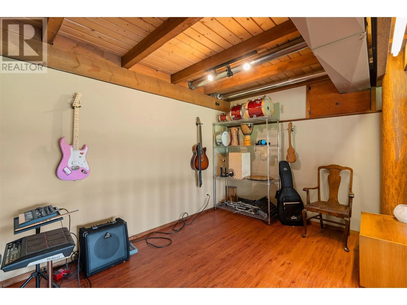 1099 Enderby Mabel Lake Road