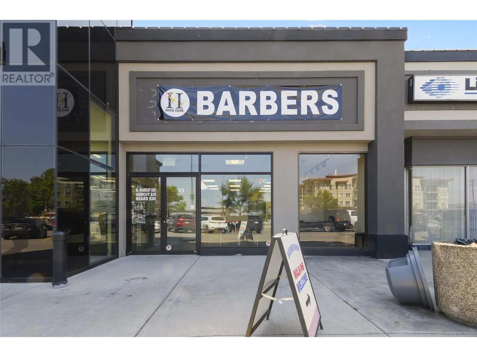 195 & 301 33 Highway W