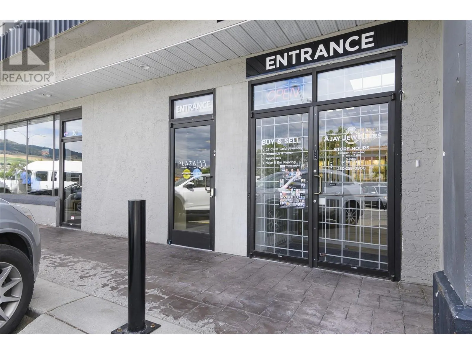 195 & 301 33 Highway W