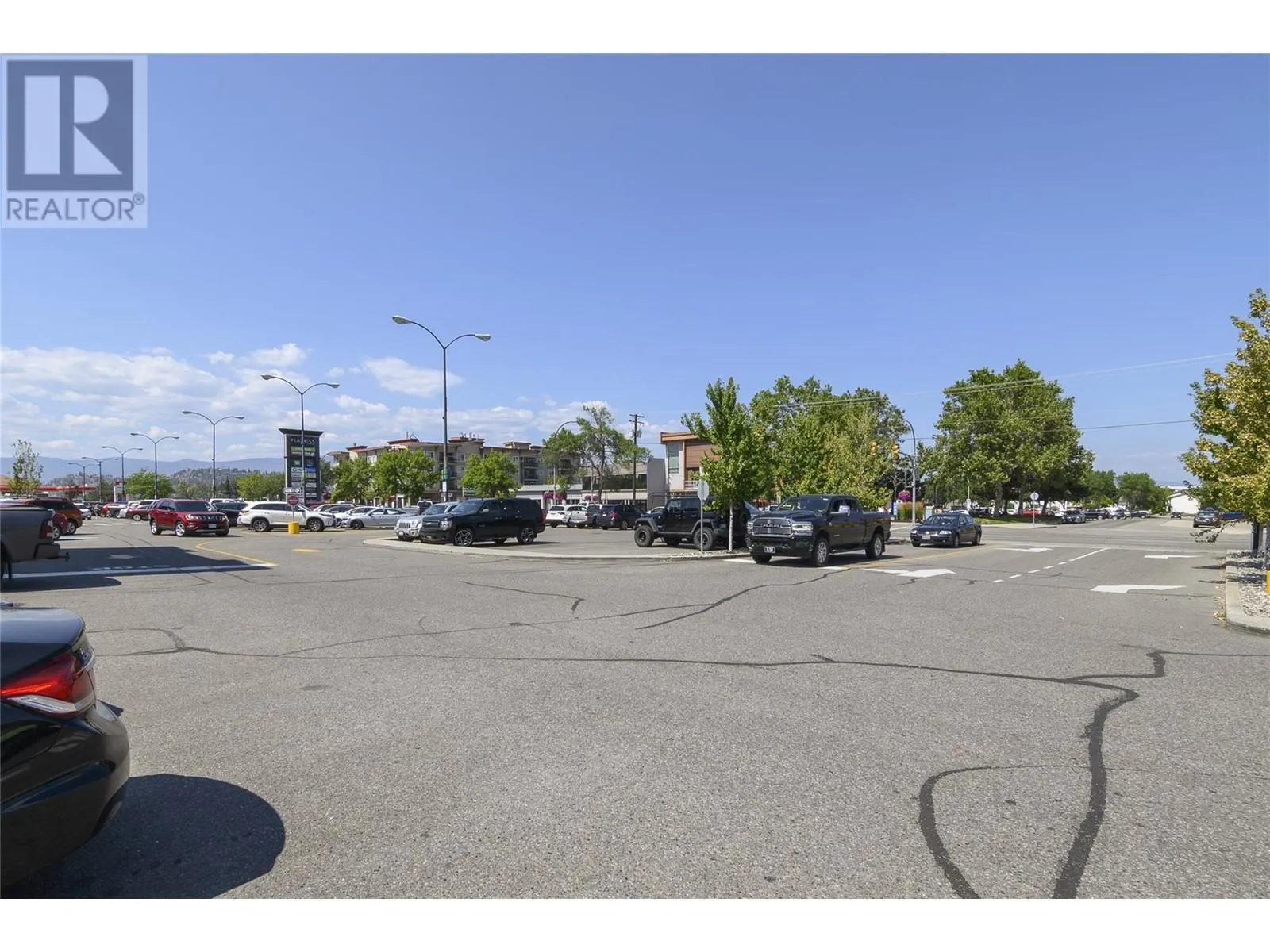 195 & 301 33 Highway W