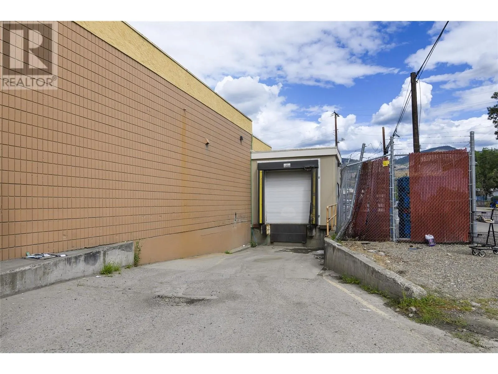 195 & 301 33 Highway W