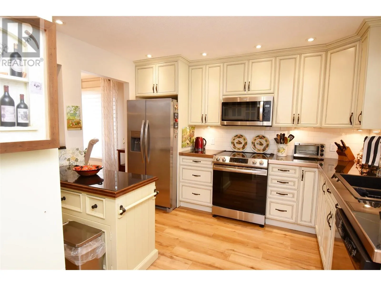 2200 40 Avenue Unit# 6