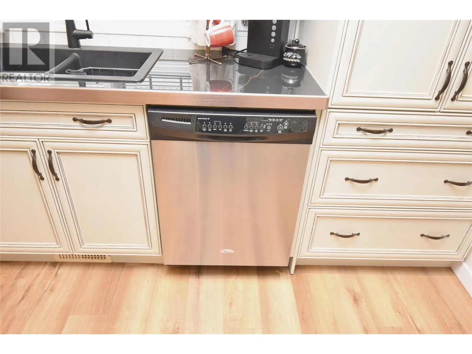 2200 40 Avenue Unit# 6