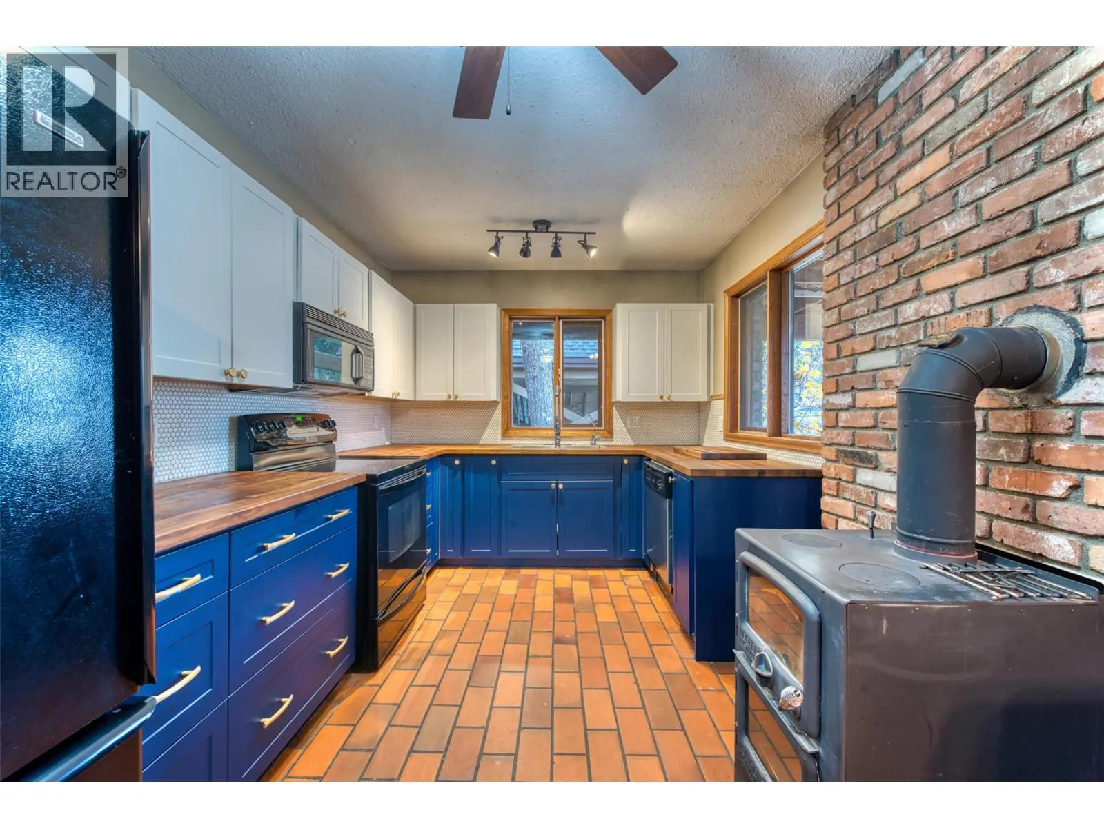 4452 Sleepy Hollow Road