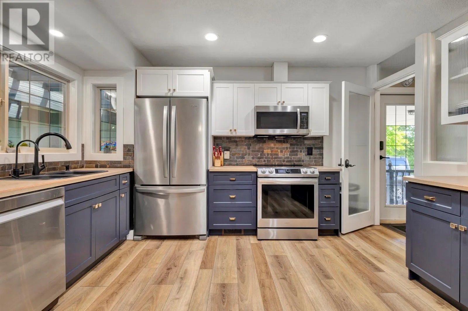 1123 Pinecrest Lane