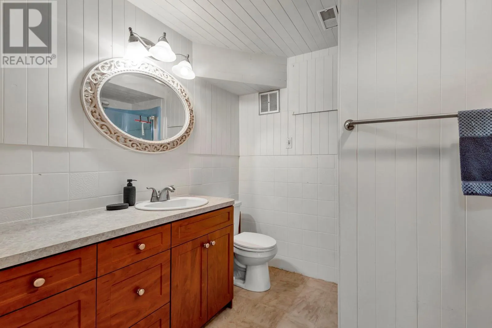 1123 Pinecrest Lane