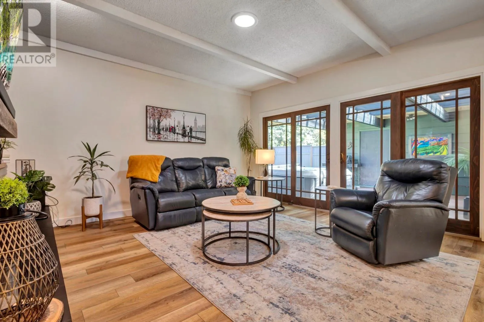 1123 Pinecrest Lane