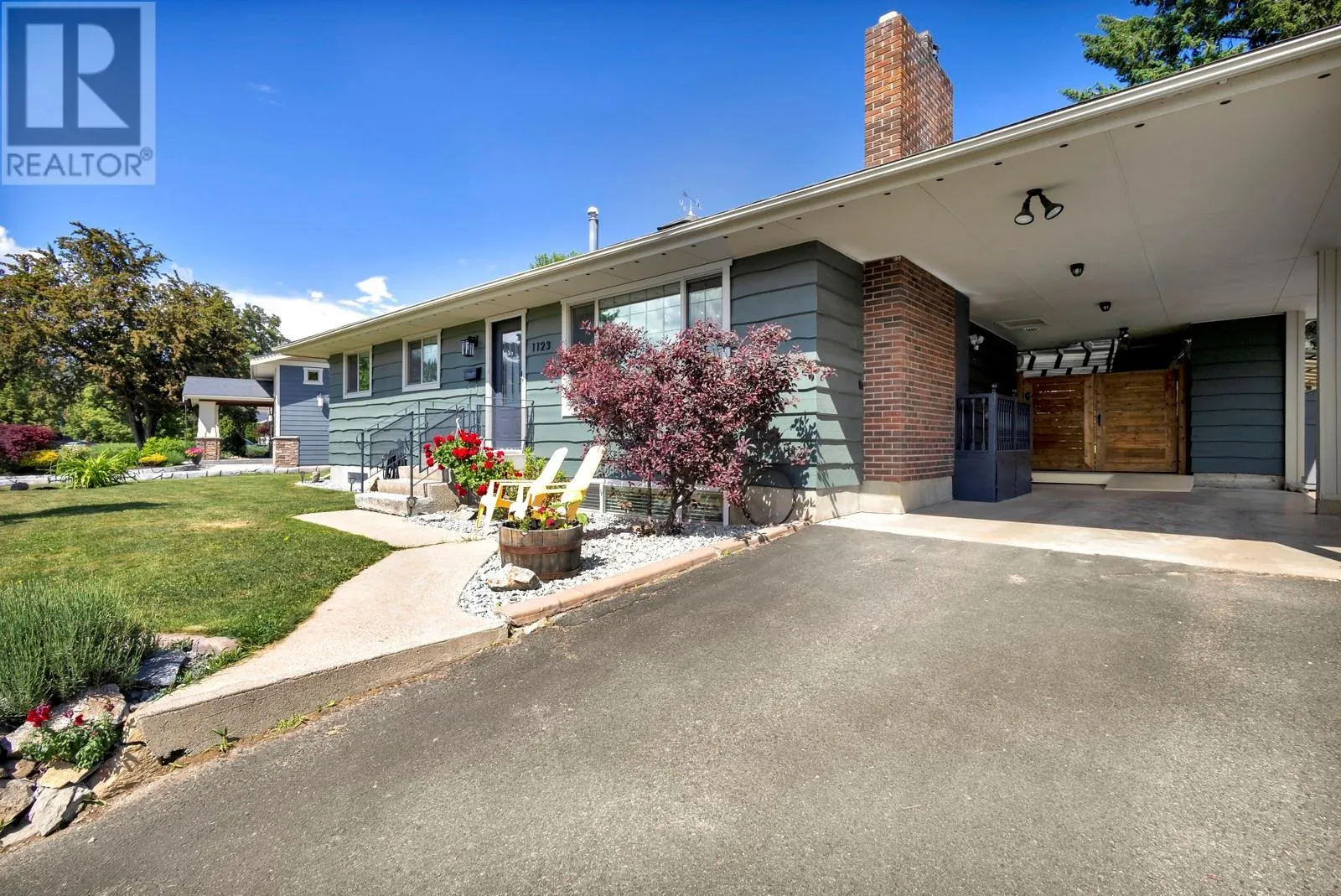 1123 Pinecrest Lane