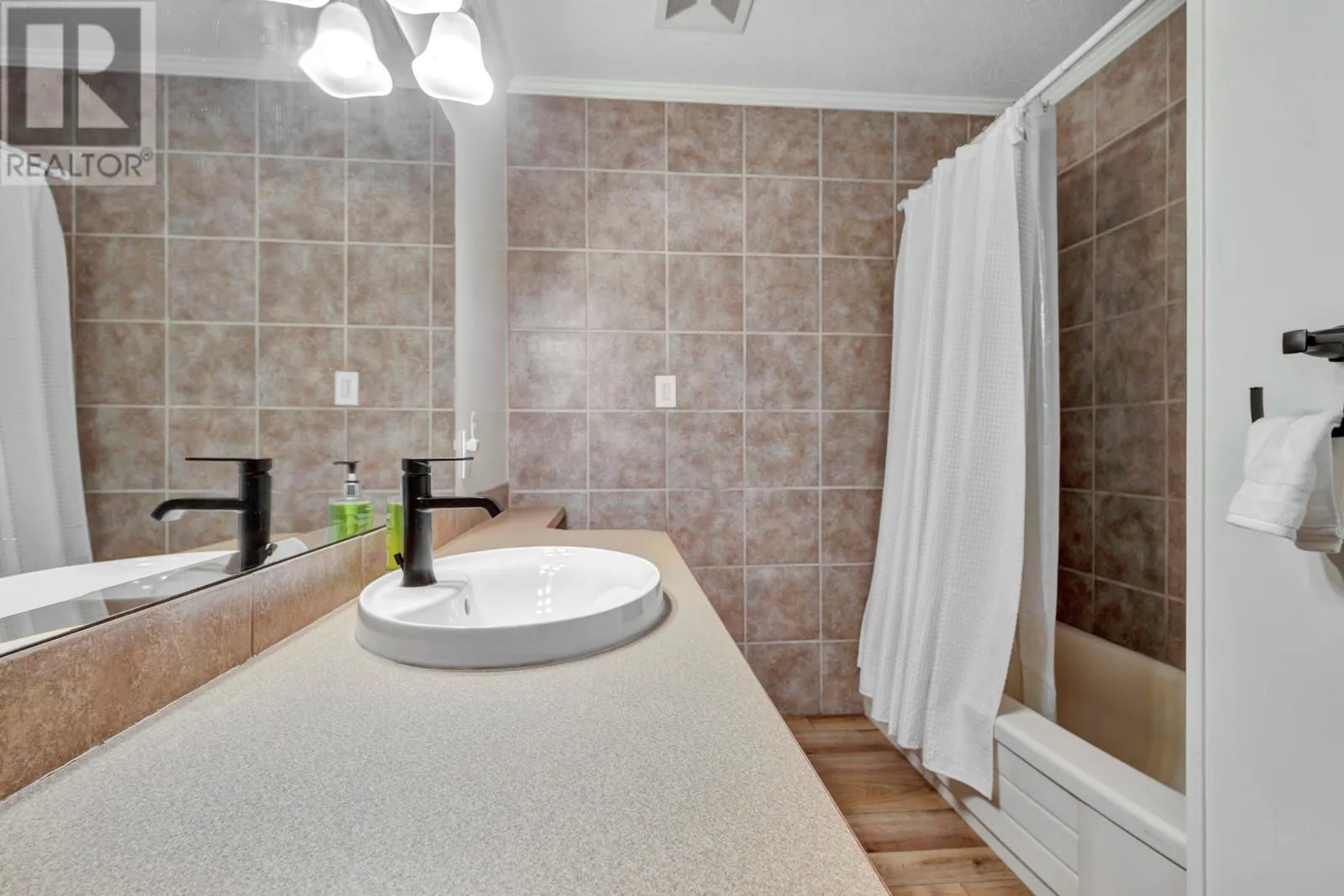 1123 Pinecrest Lane