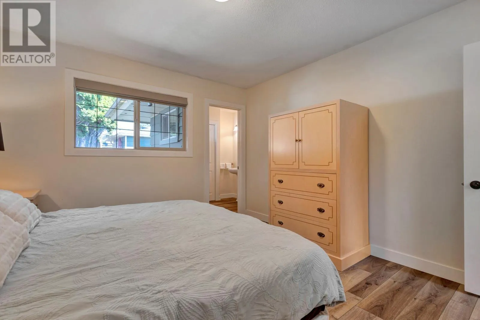 1123 Pinecrest Lane