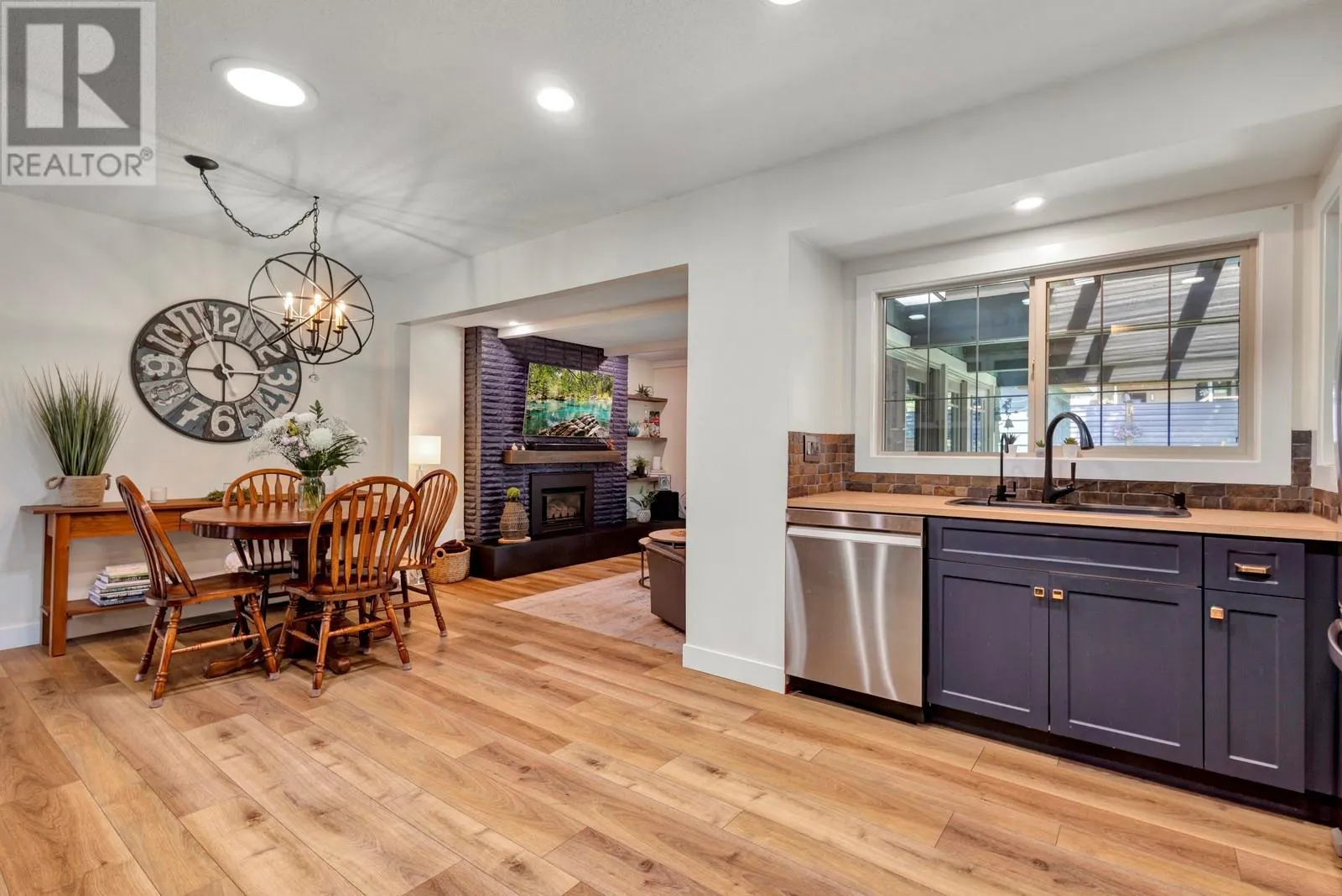 1123 Pinecrest Lane