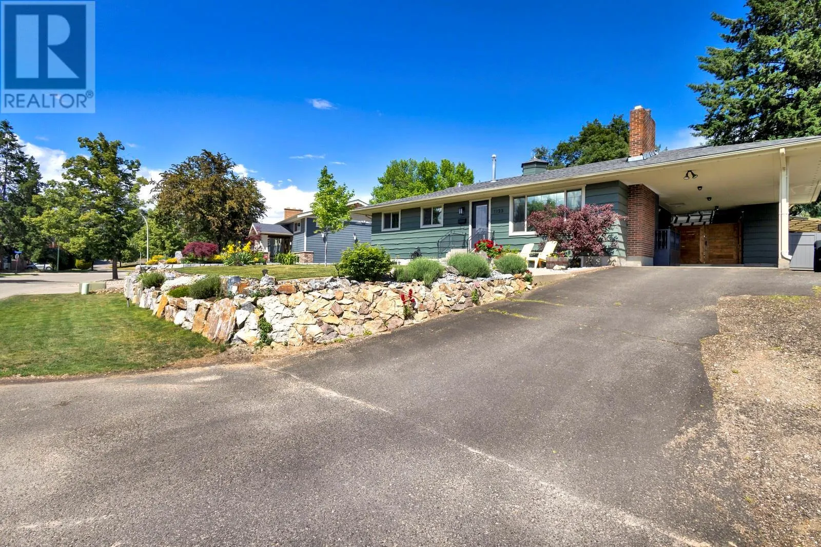 1123 Pinecrest Lane