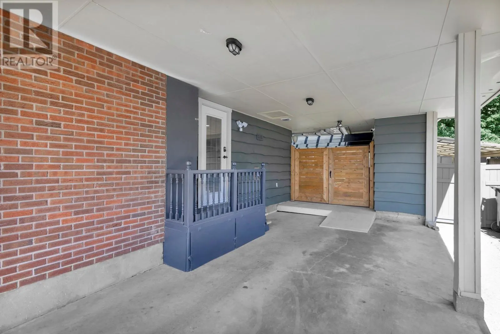 1123 Pinecrest Lane