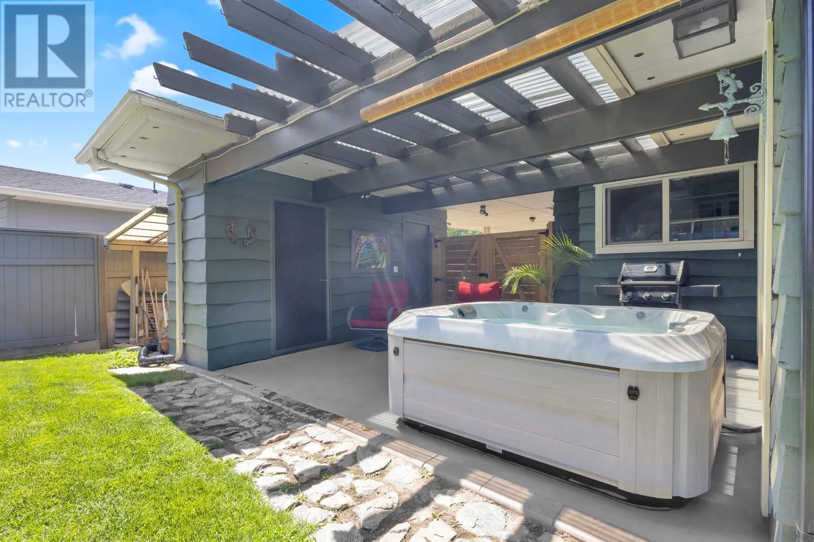 1123 Pinecrest Lane