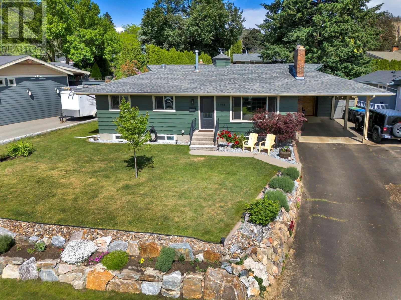 1123 Pinecrest Lane