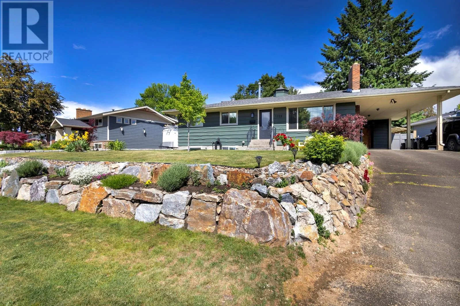 1123 Pinecrest Lane