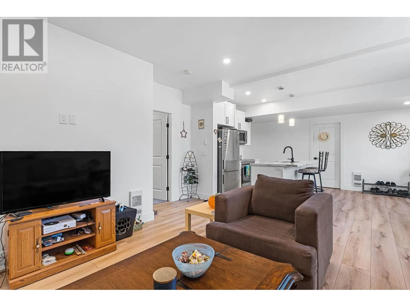 2789 Canyon Crest Drive