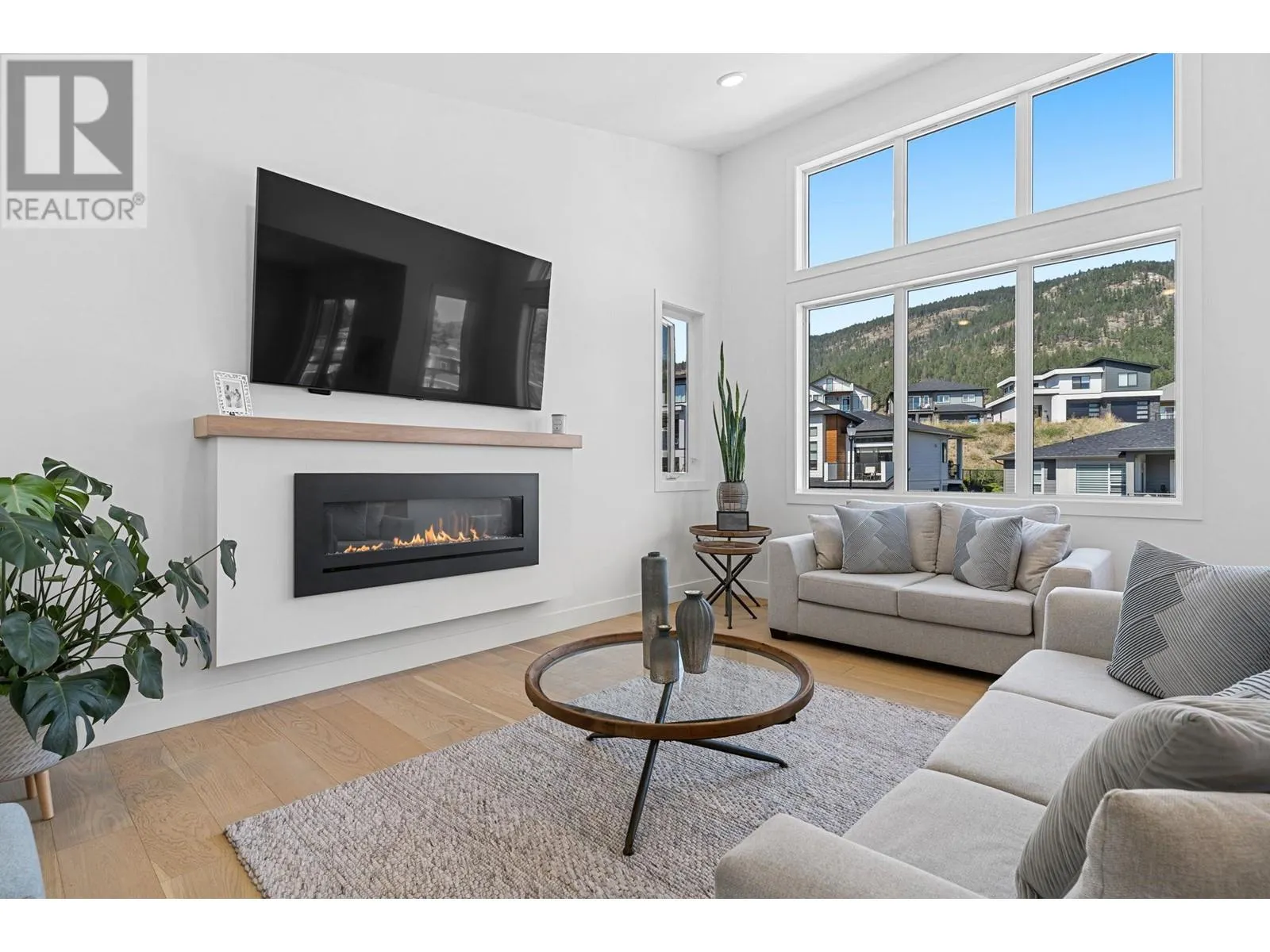 2789 Canyon Crest Drive