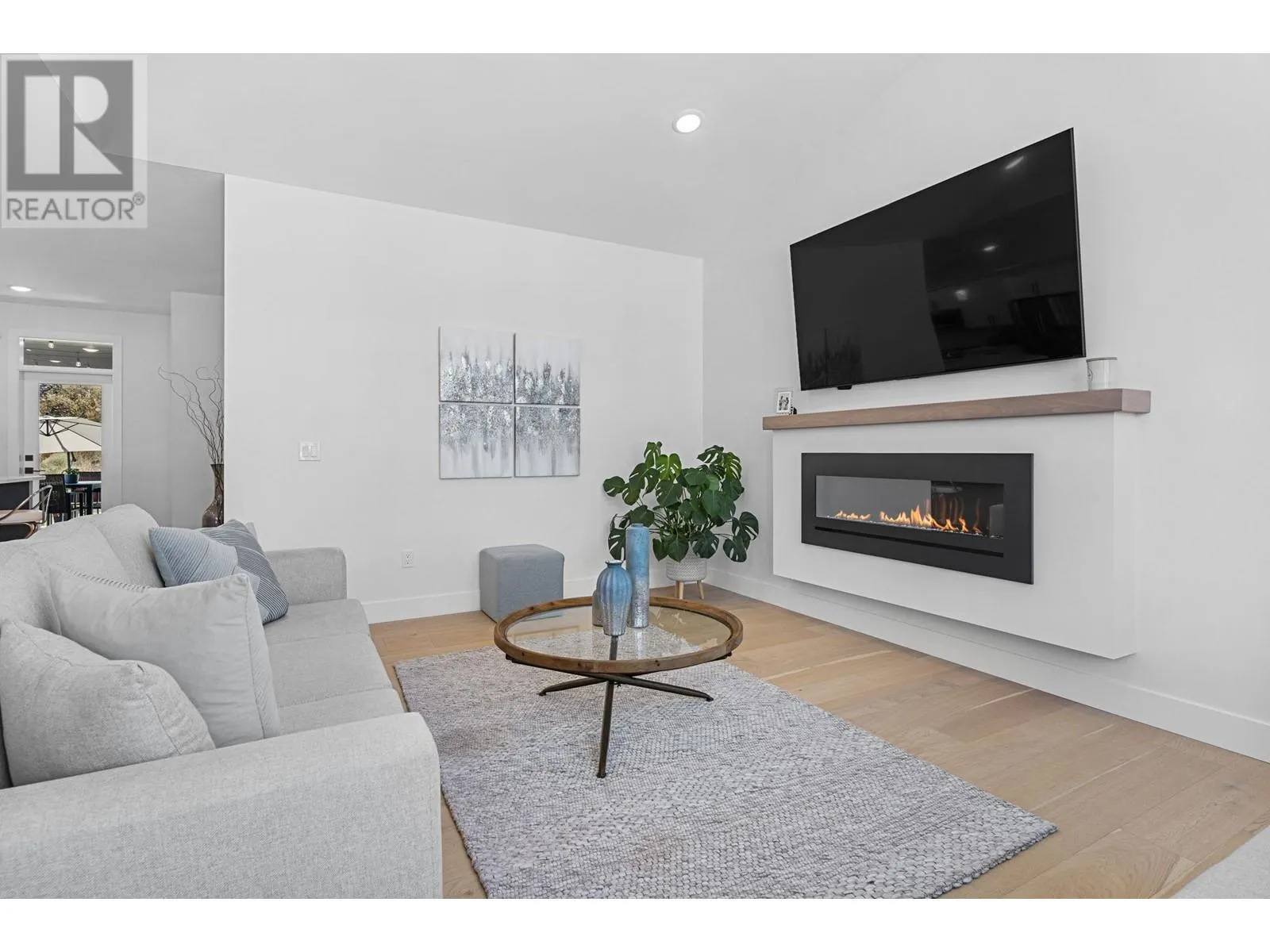 2789 Canyon Crest Drive