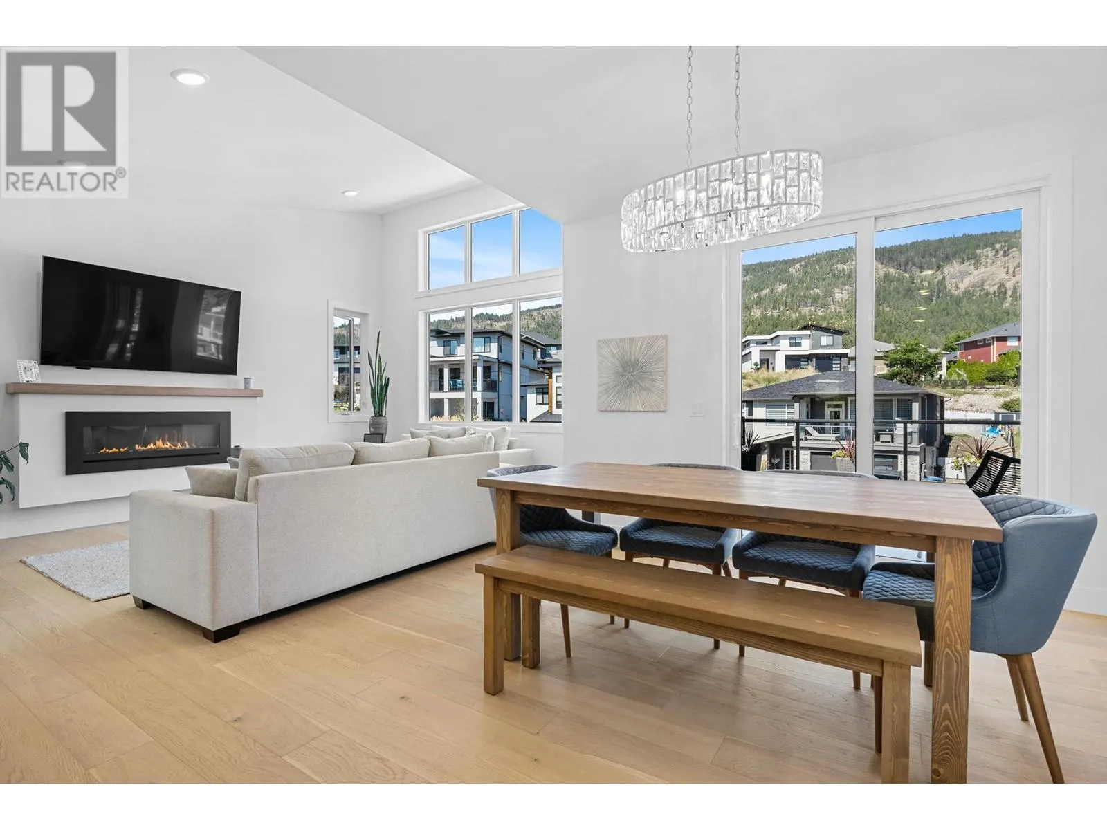 2789 Canyon Crest Drive