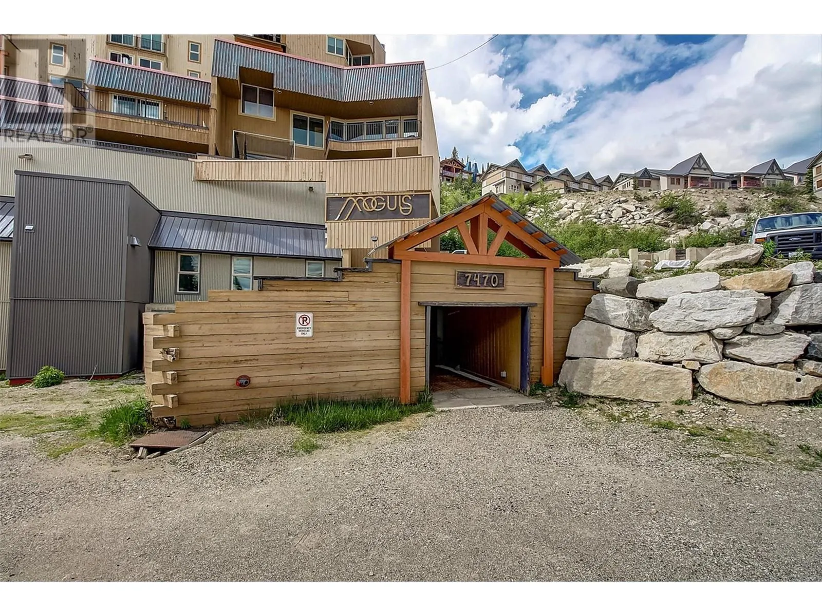 7470 Porcupine Road Unit# 402
