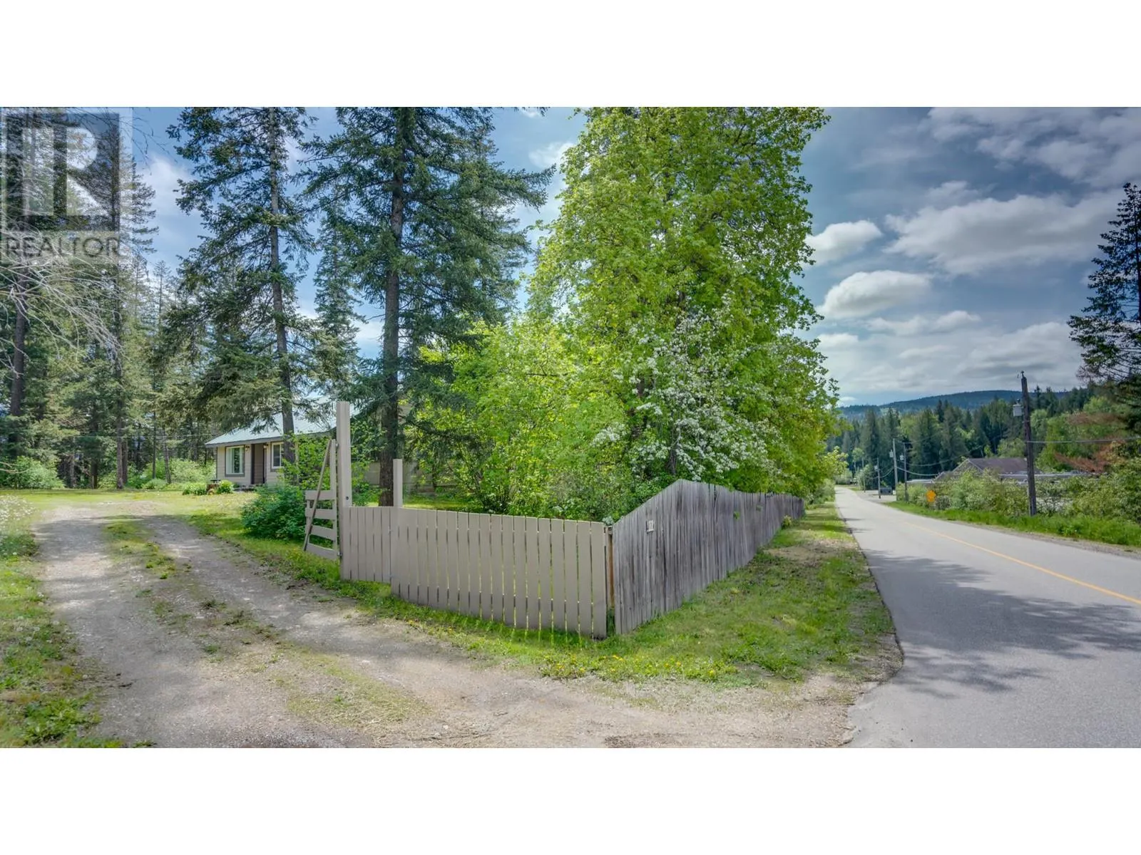 11 Gardom Lake Road