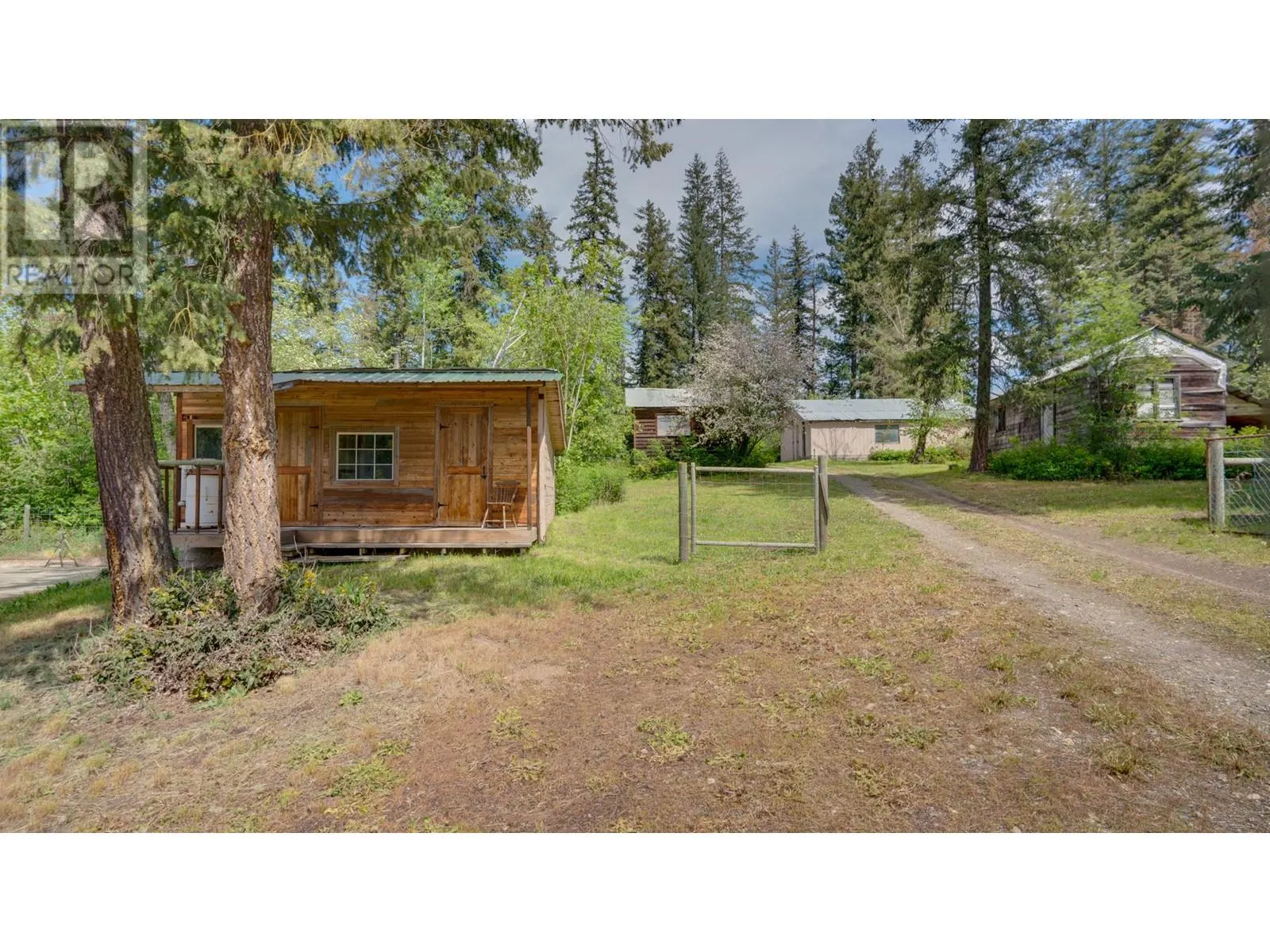 11 Gardom Lake Road