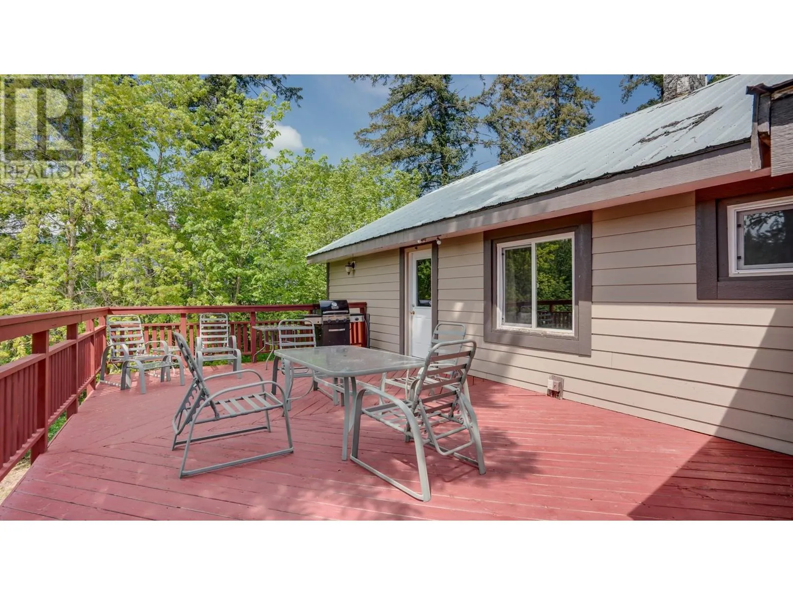 11 Gardom Lake Road