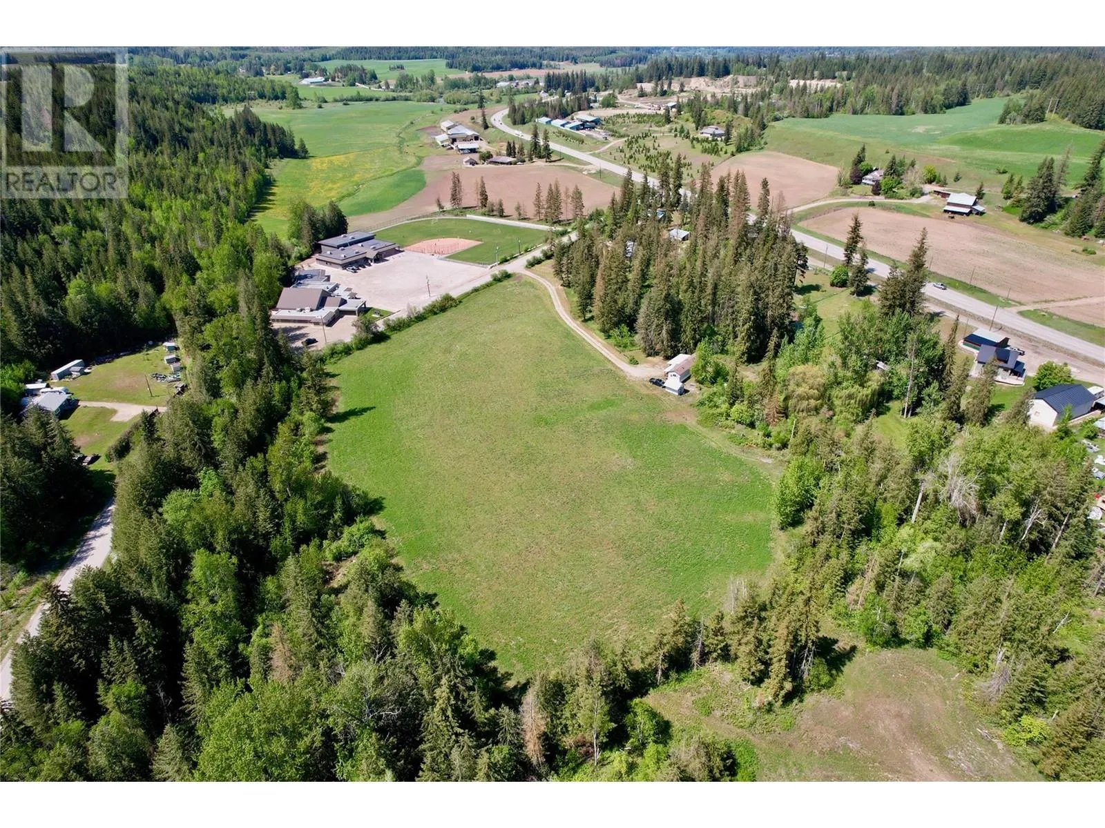 11 Gardom Lake Road