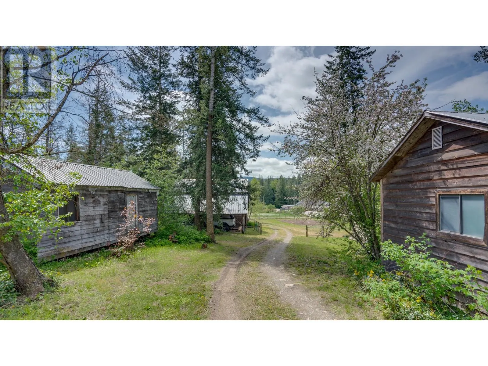 11 Gardom Lake Road