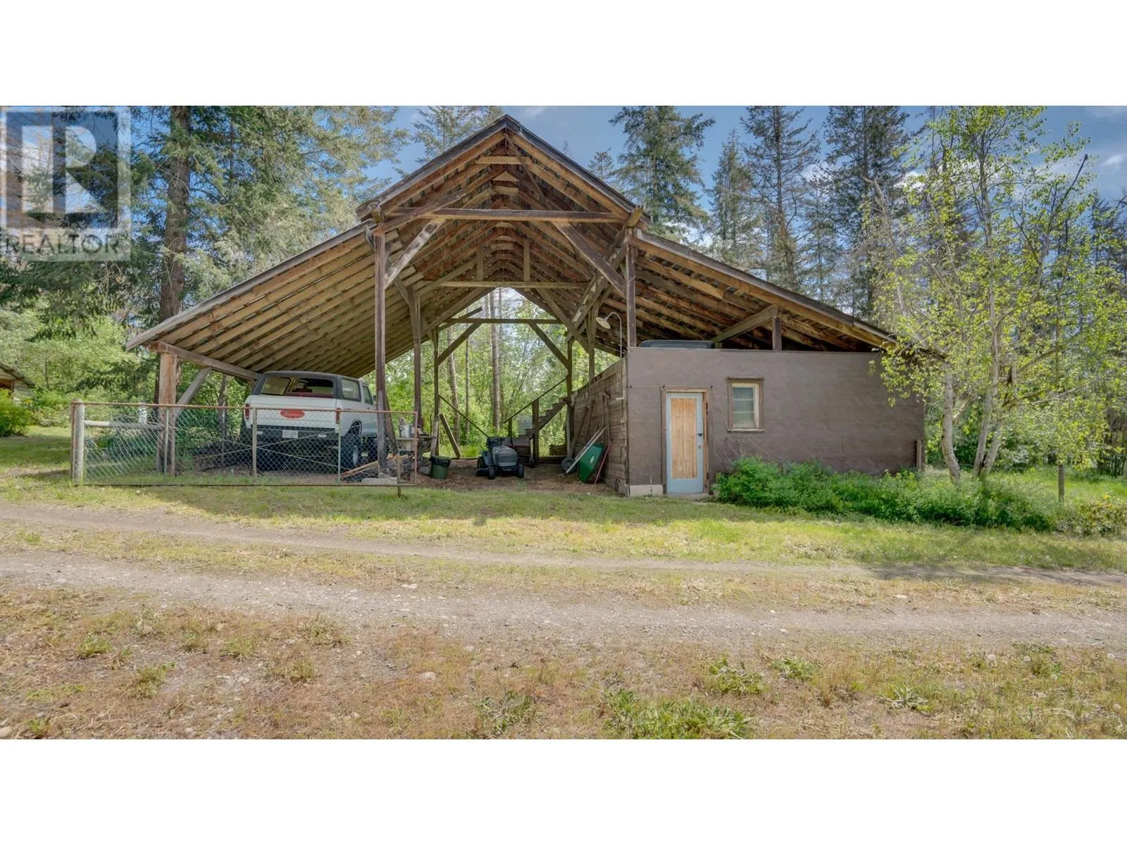 11 Gardom Lake Road