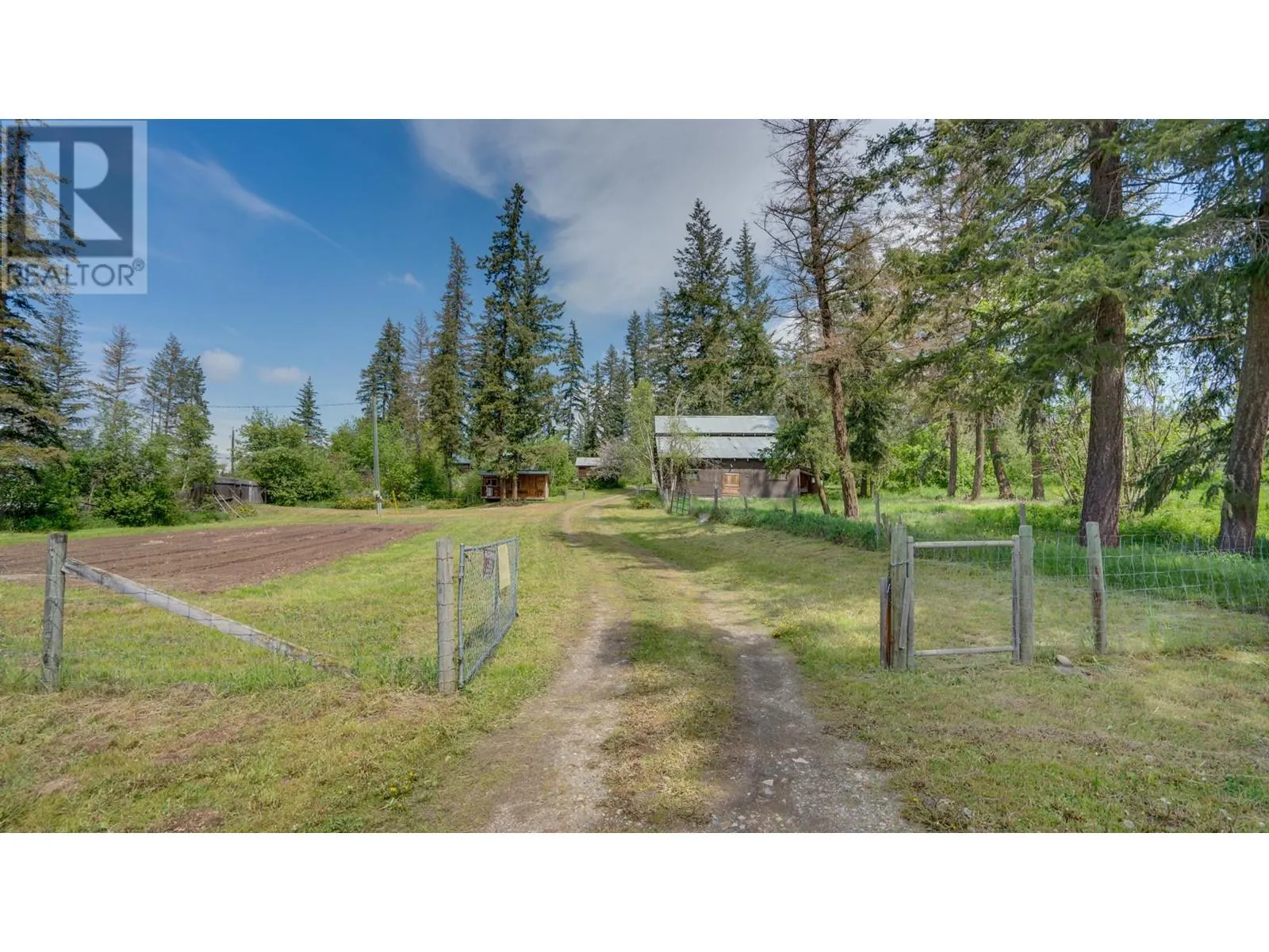 11 Gardom Lake Road
