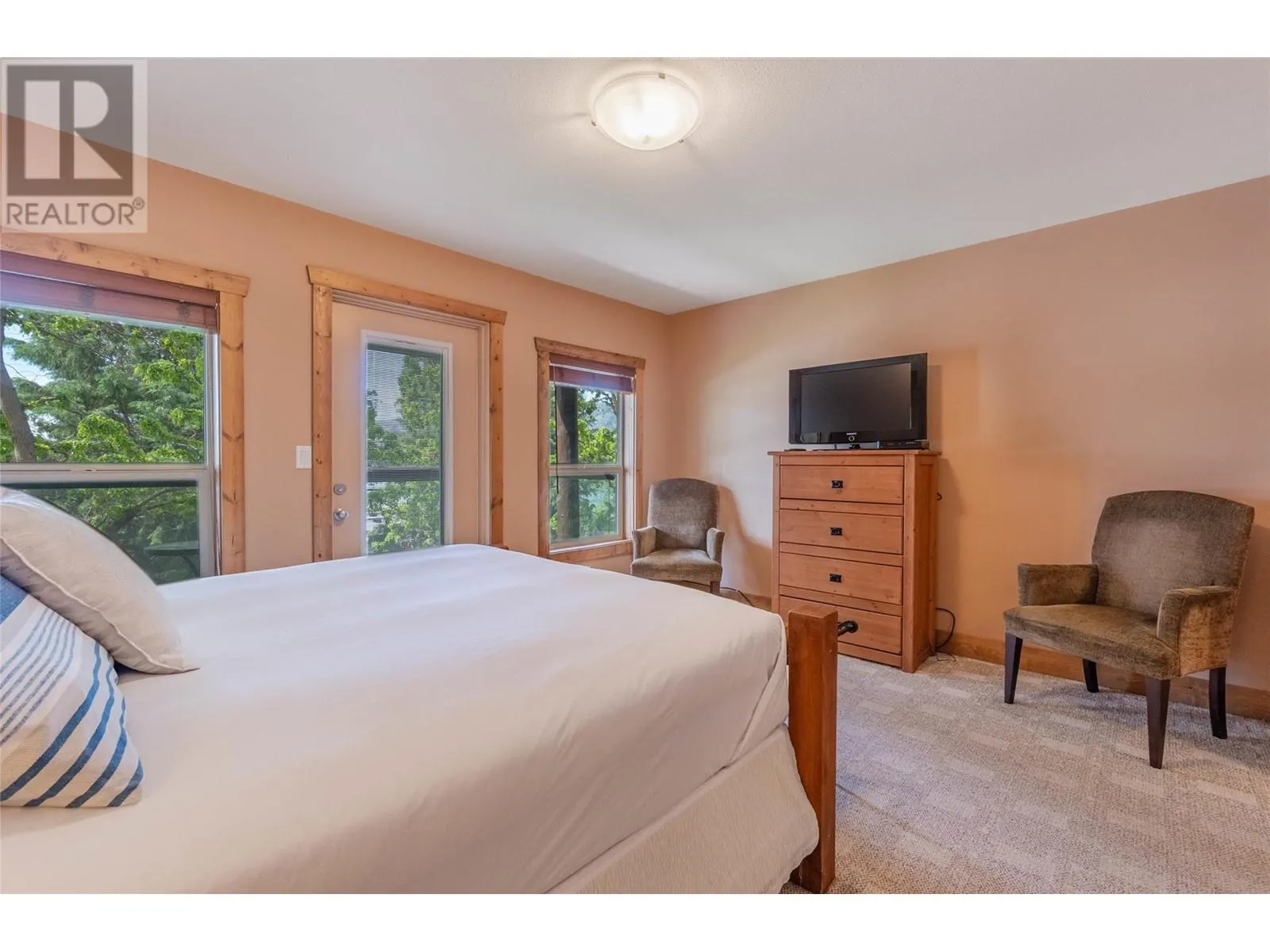 5401 LAKESHORE Drive Unit# 113