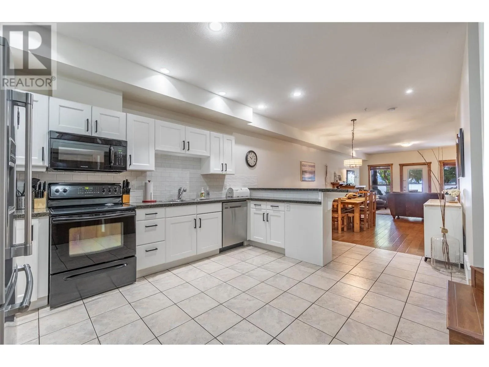 5401 LAKESHORE Drive Unit# 113