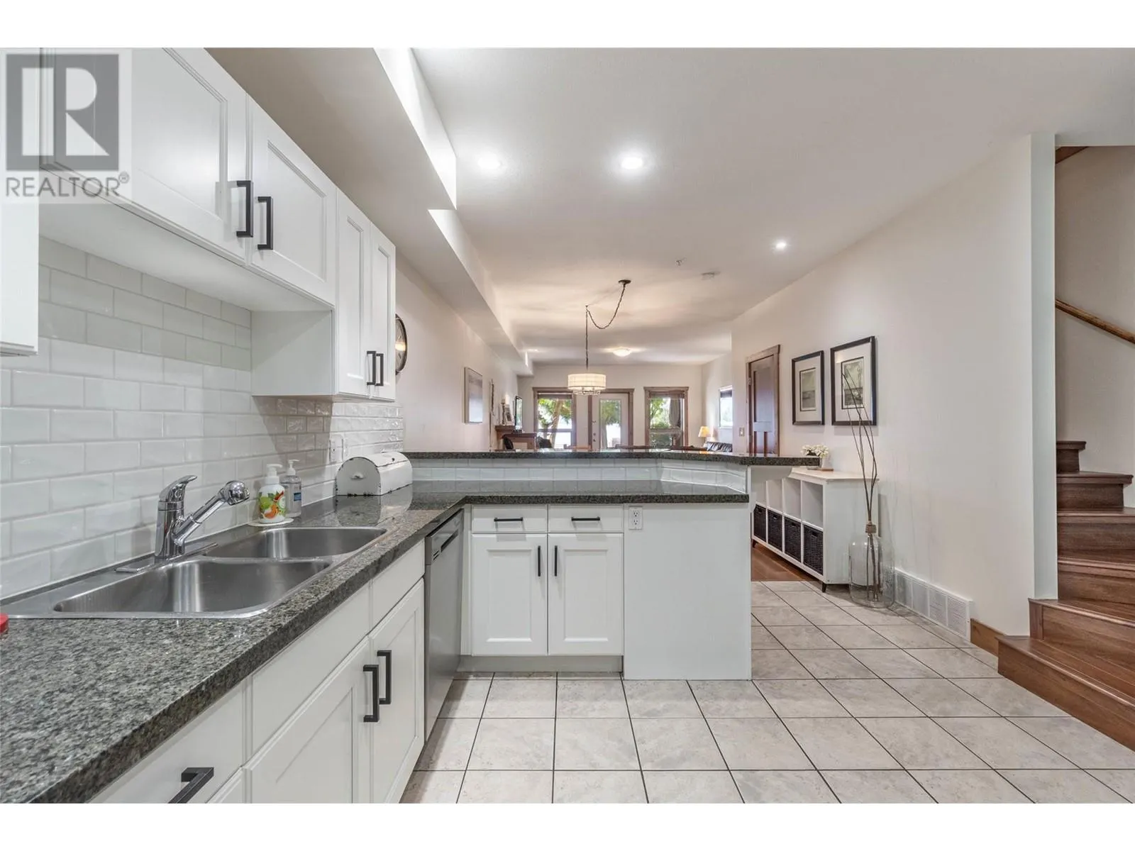 5401 LAKESHORE Drive Unit# 113