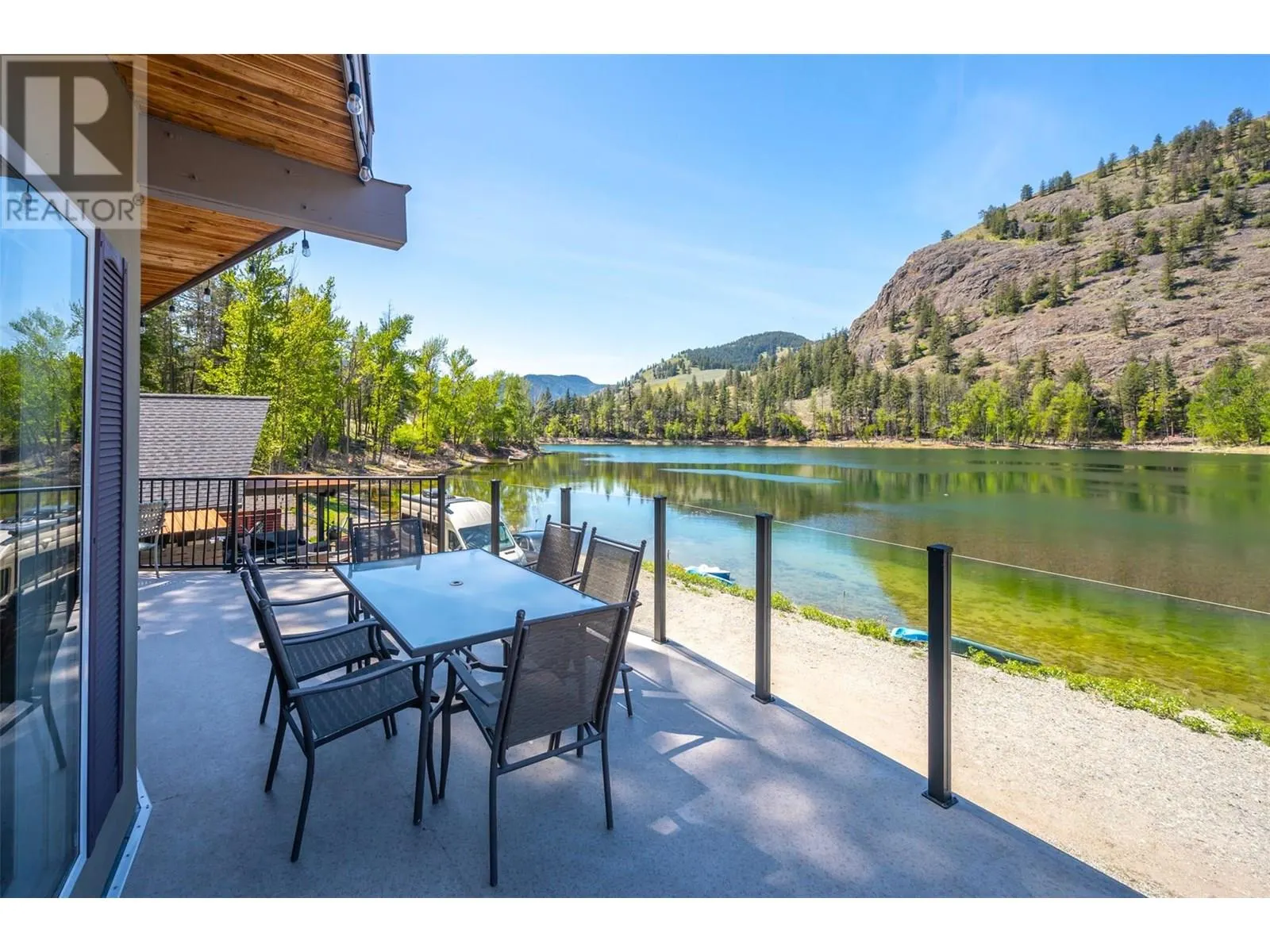 200 TWIN LAKES Road