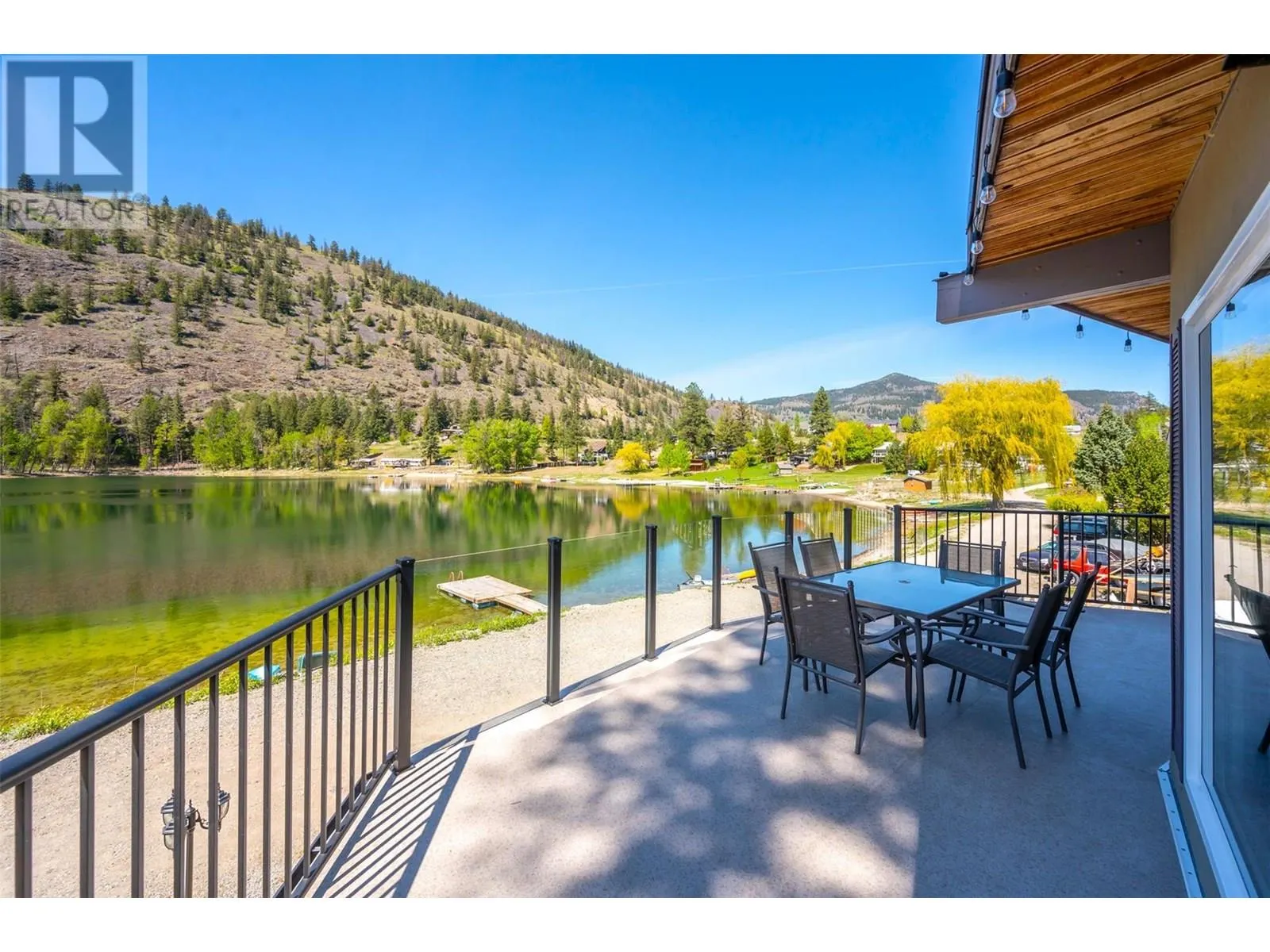 200 TWIN LAKES Road