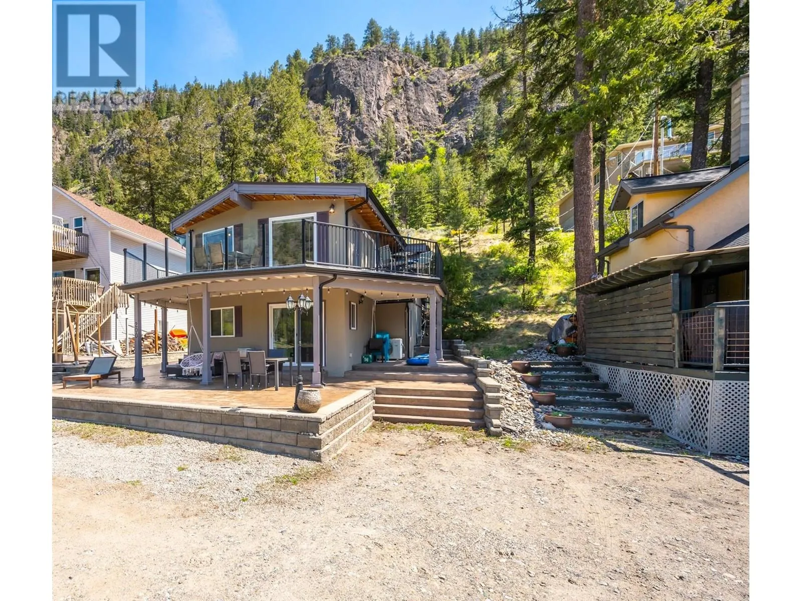 200 TWIN LAKES Road