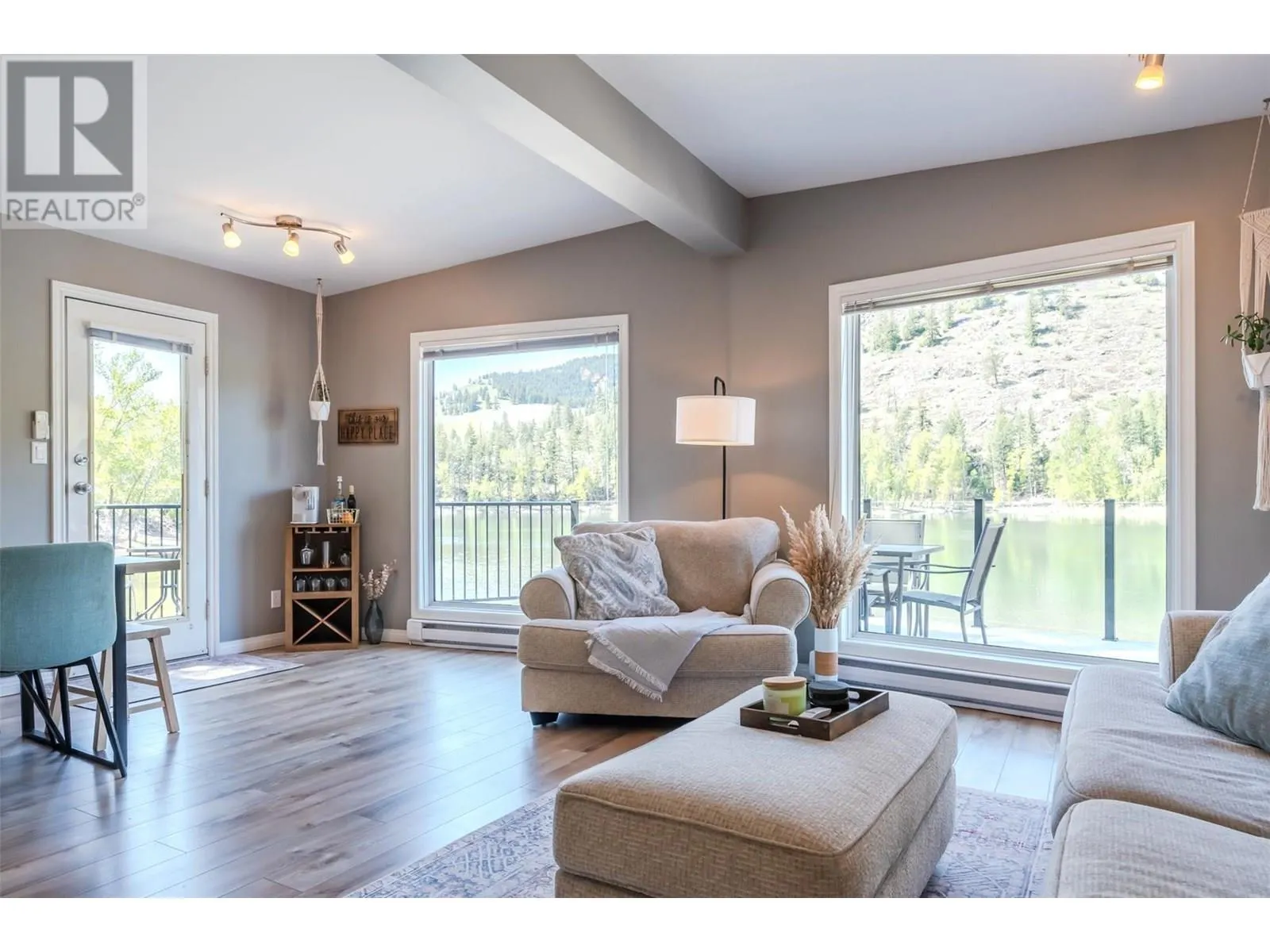 200 TWIN LAKES Road