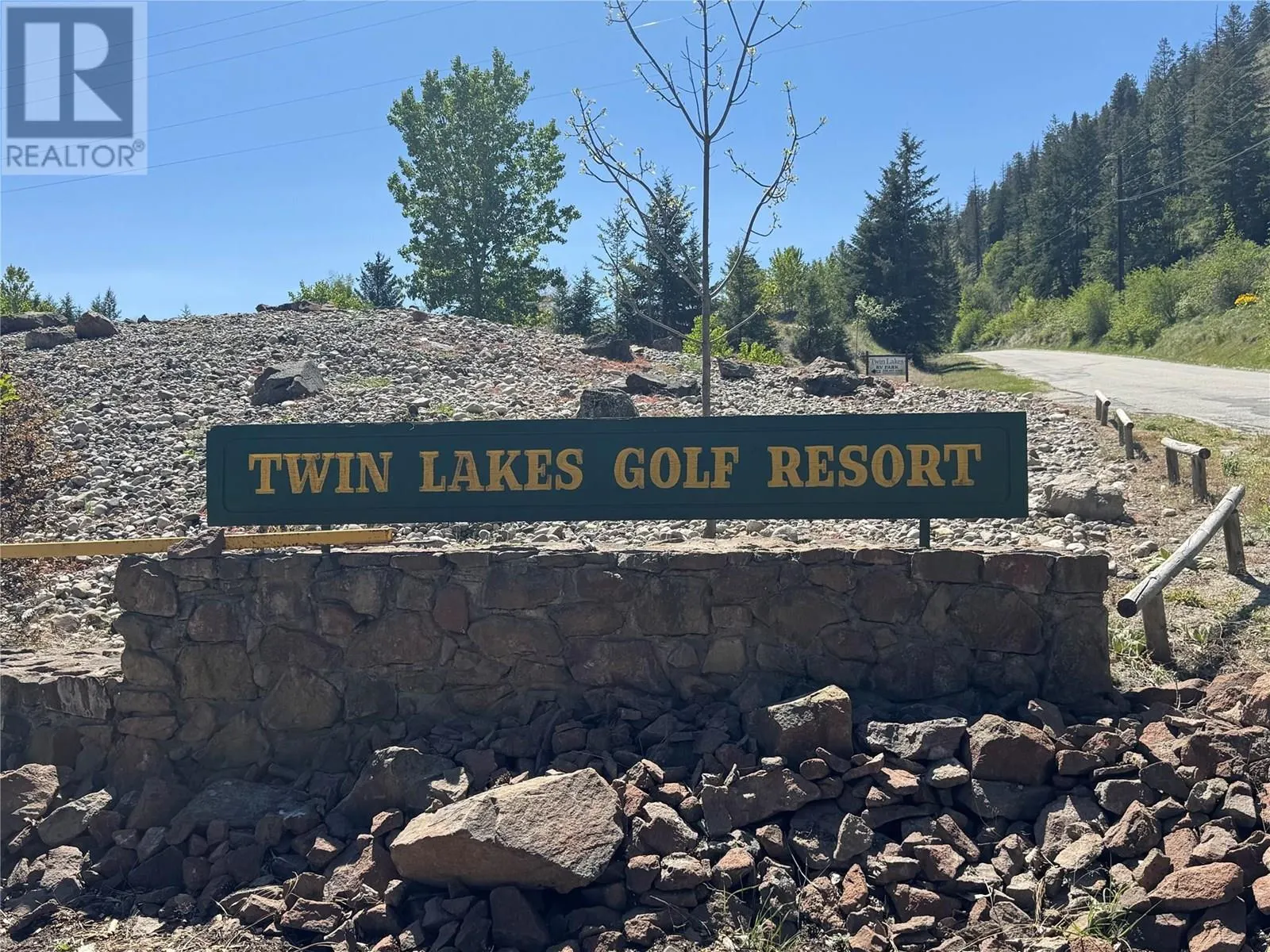 200 TWIN LAKES Road