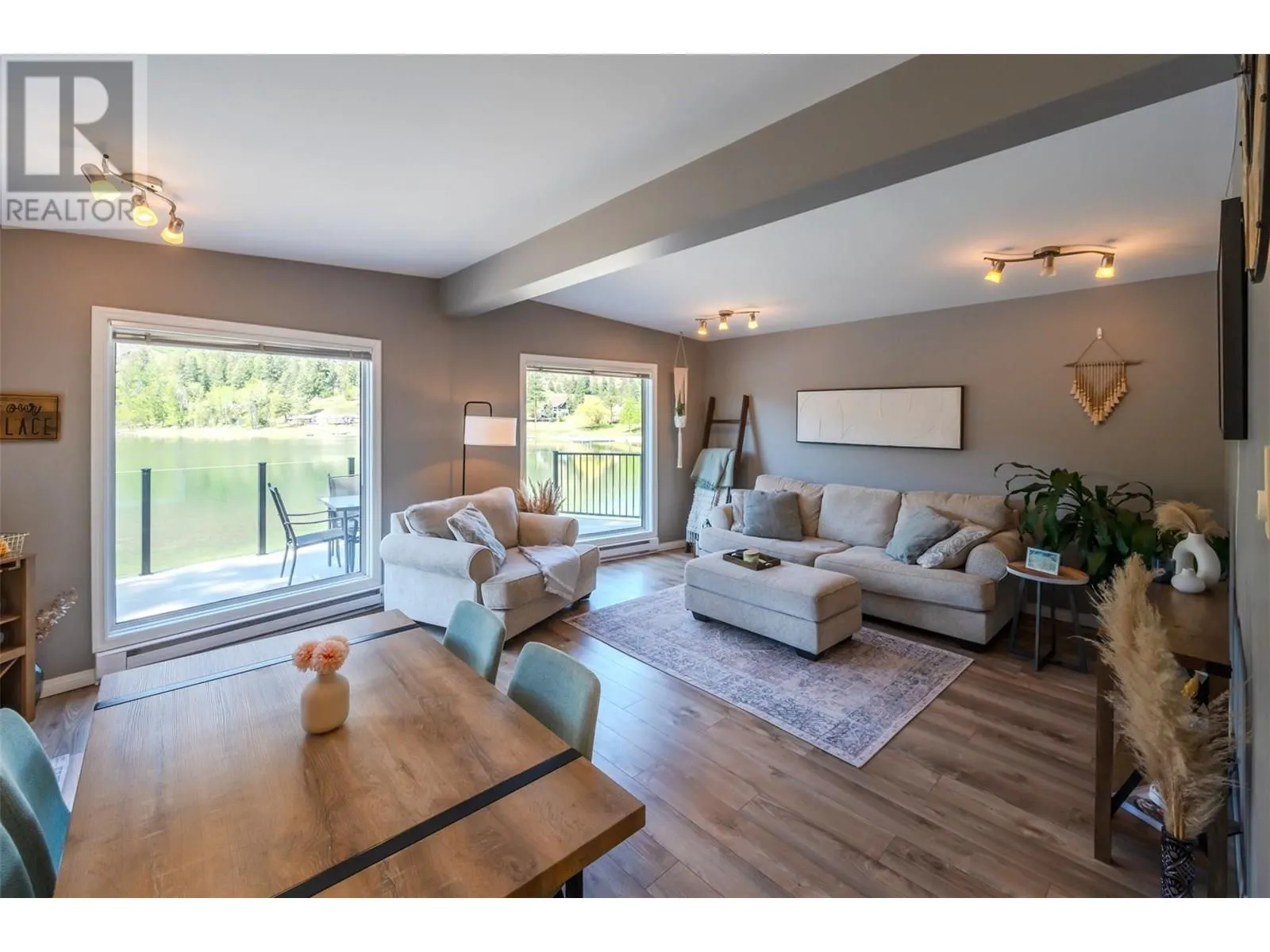 200 TWIN LAKES Road