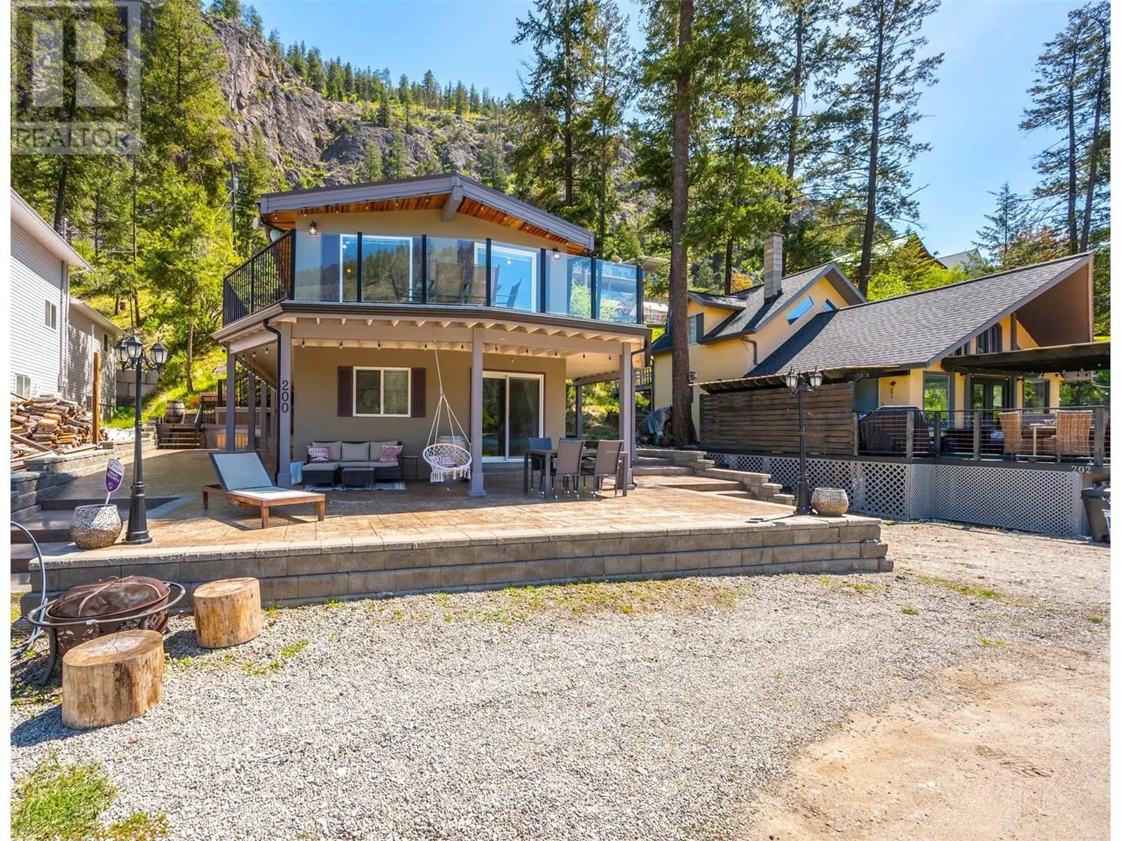 200 TWIN LAKES Road