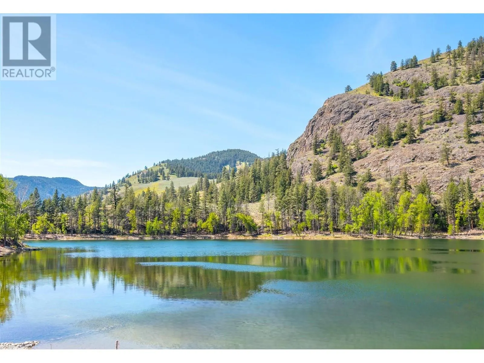 200 TWIN LAKES Road