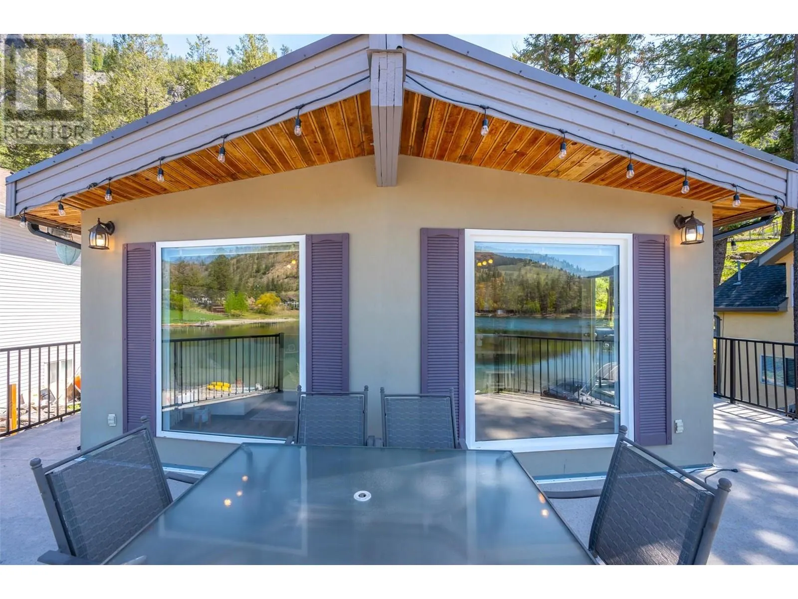 200 TWIN LAKES Road