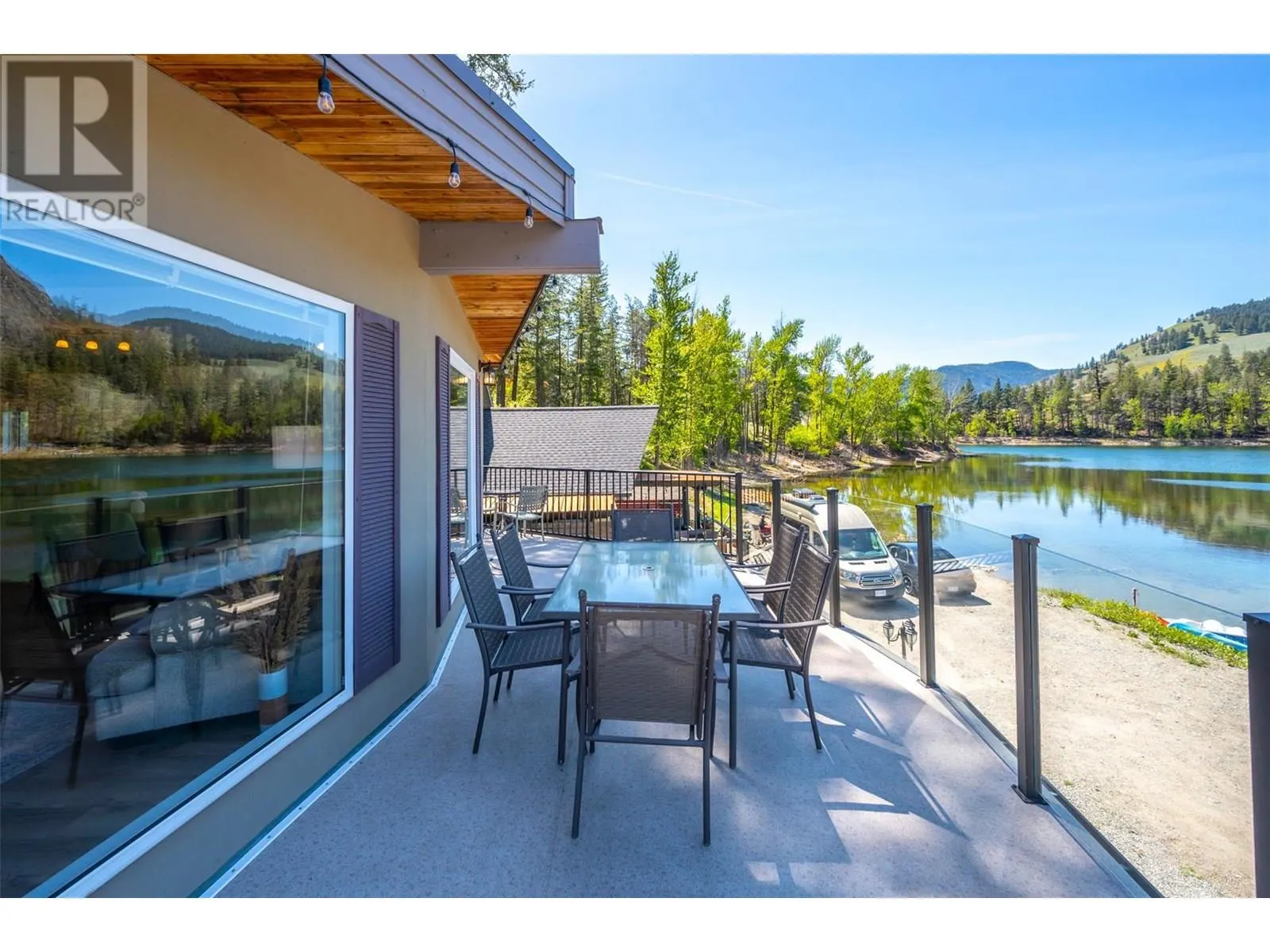200 TWIN LAKES Road