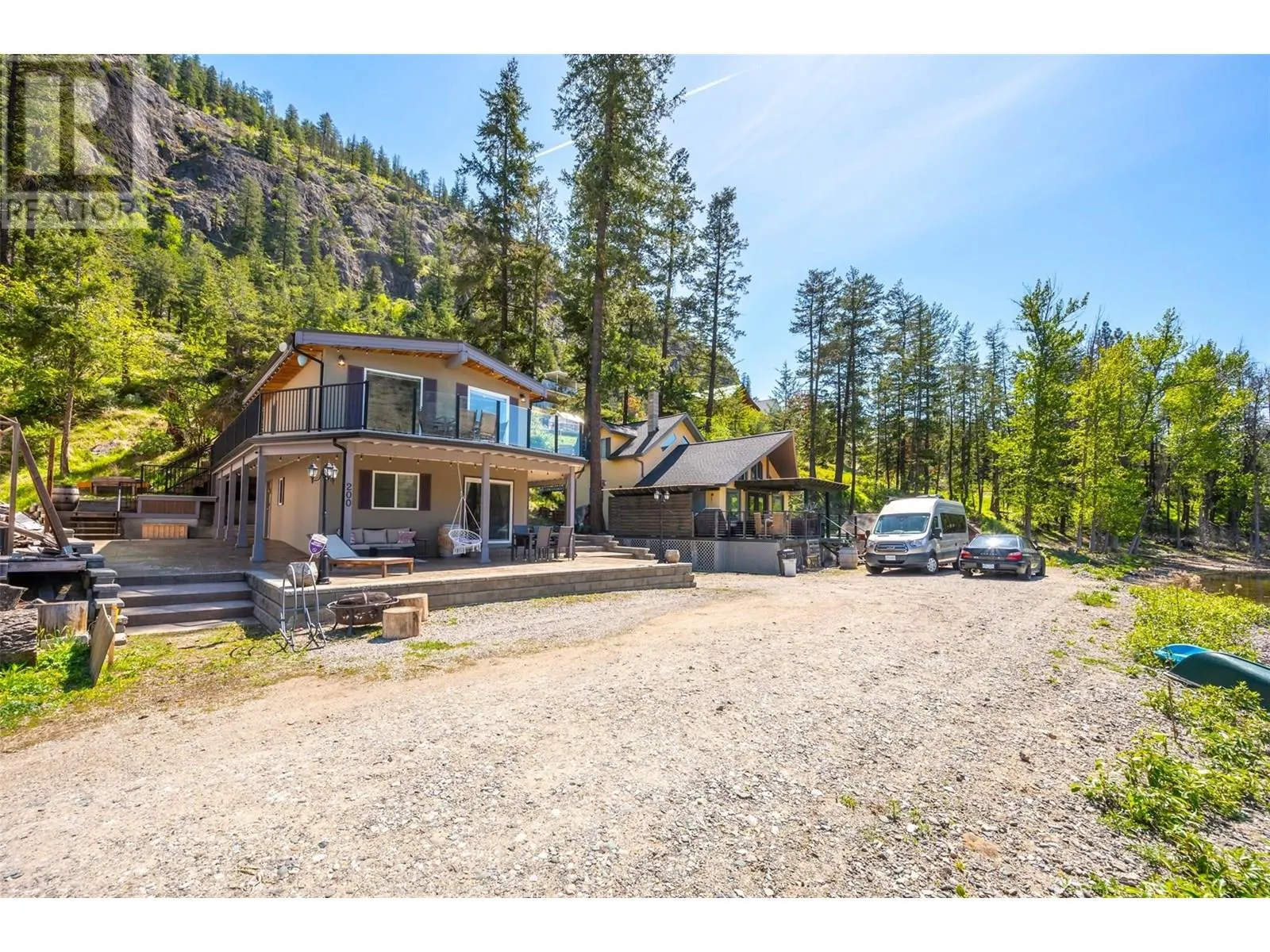 200 TWIN LAKES Road