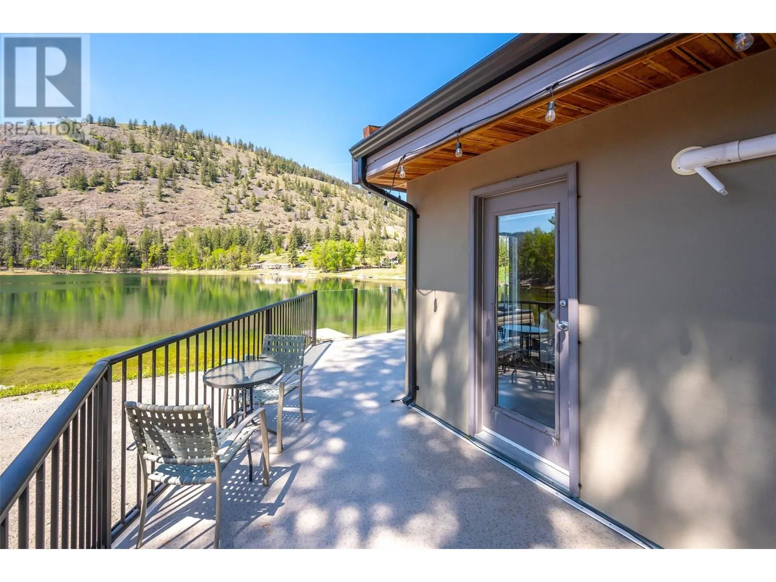 200 TWIN LAKES Road