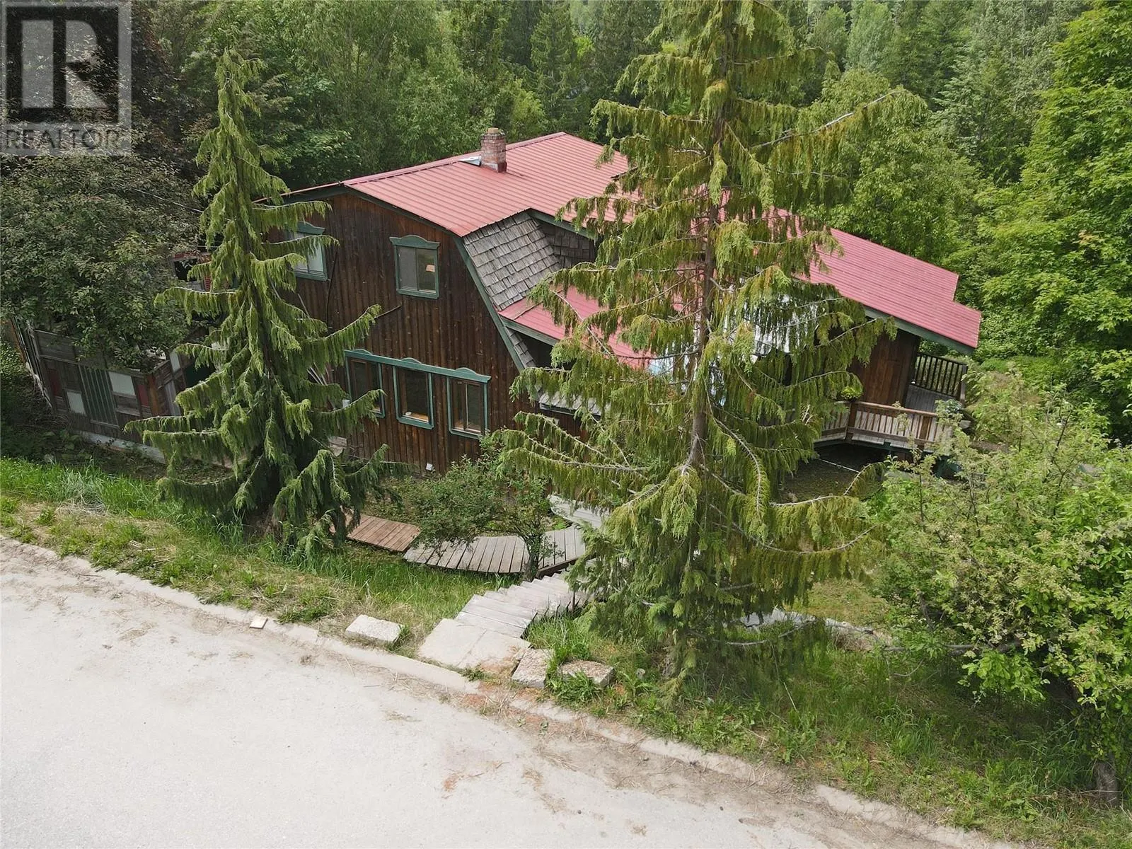 2022 Creek Street